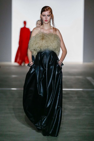 أسبوع نيويورك للموضة: Prabal Gurung يترجم الحزن والفرح في مجموعة خريف وشتاء 2024