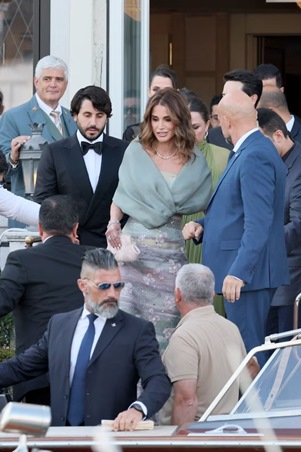 بتوقيع إيطالي .. تفاصيل إطلالات الملكة رانيا في زفاف جيف بيزوس ولورين سانشيز