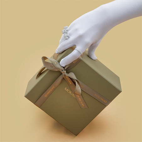 وميض الأمنيات: مجوهرات معوّض تلامس القلب هذا الموسم