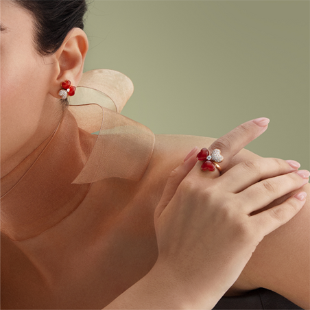 وميض الأمنيات: مجوهرات معوّض تلامس القلب هذا الموسم