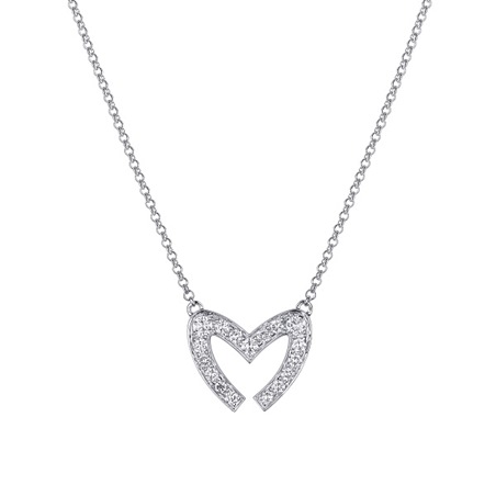 وميض الأمنيات: مجوهرات معوّض تلامس القلب هذا الموسم