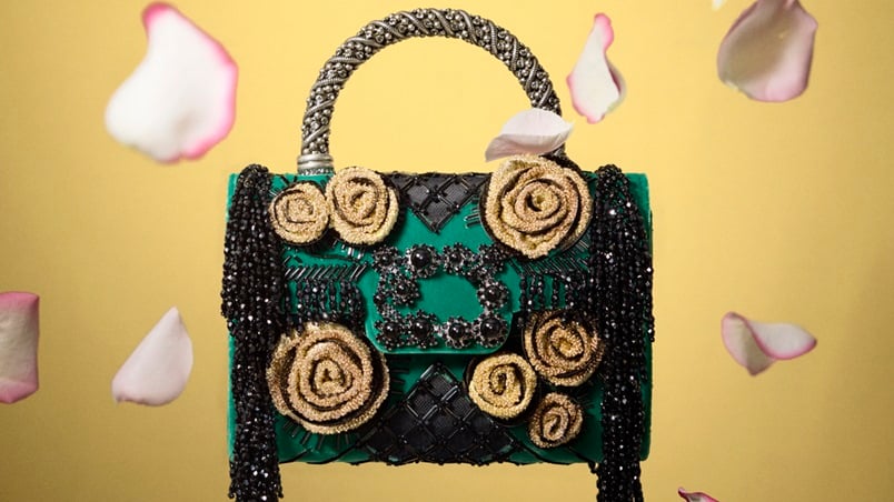 تعاون فني باريسي بين Roger Vivier وLesage يكشف عن قطع فريدة من نوعها