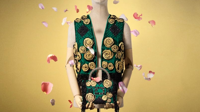 تعاون فني باريسي بين Roger Vivier وLesage يكشف عن قطع فريدة من نوعها