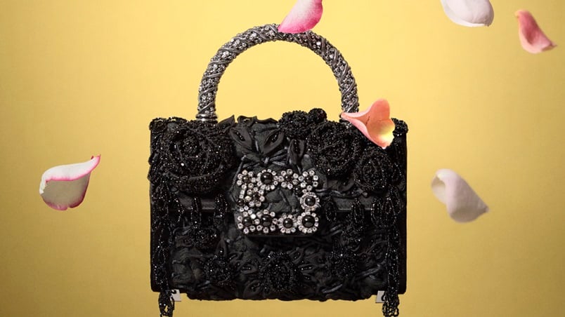 تعاون فني باريسي بين Roger Vivier وLesage يكشف عن قطع فريدة من نوعها