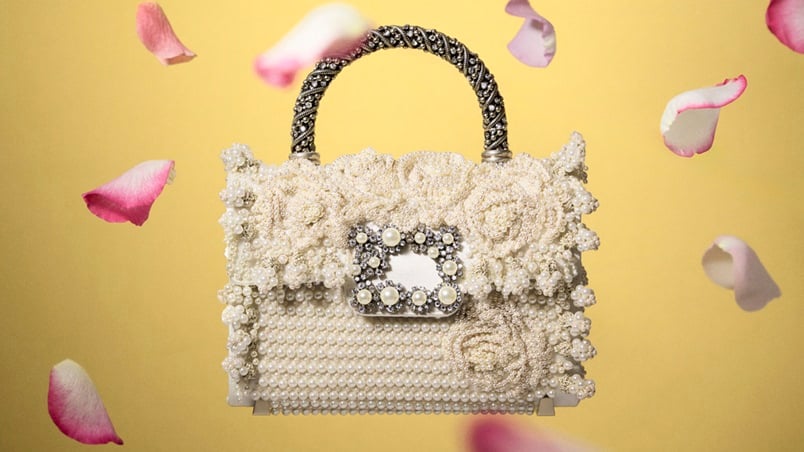 تعاون فني باريسي بين Roger Vivier وLesage يكشف عن قطع فريدة من نوعها