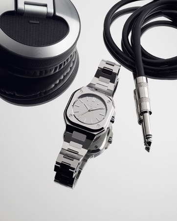 BR-05 GREY MIRROR STEEL : هدية الأعياد المثالية لشريك حياتك