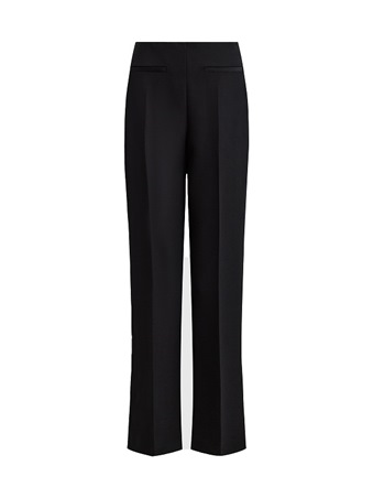 أناقة تنبض بالسحر... مجموعة 12STOREEZ الجديدة