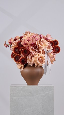 The Flower Society تستقبل الخريف بباقة من الدفء والألوان المستوحاة من صيحات الموسم