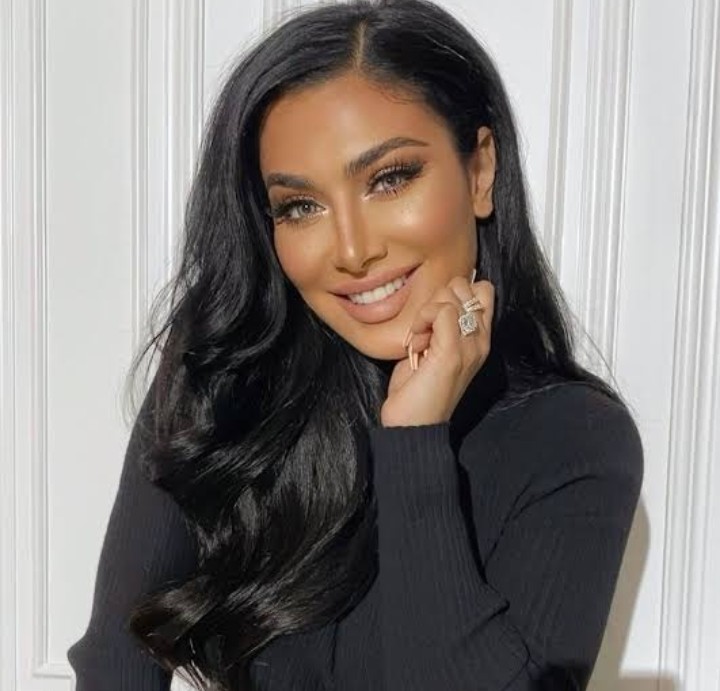 هدى قطّان تهاجم المؤثرين بسبب ترويجهم لعلامة كيم كارداشيان