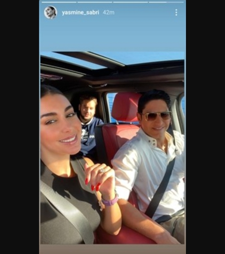 أحمد أبو هشيمة يشارك ياسمين صبري وشقيقها جولة بالسيارة