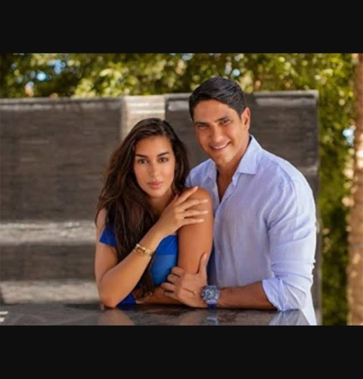 أحمد أبو هشيمة يشارك ياسمين صبري وشقيقها جولة بالسيارة