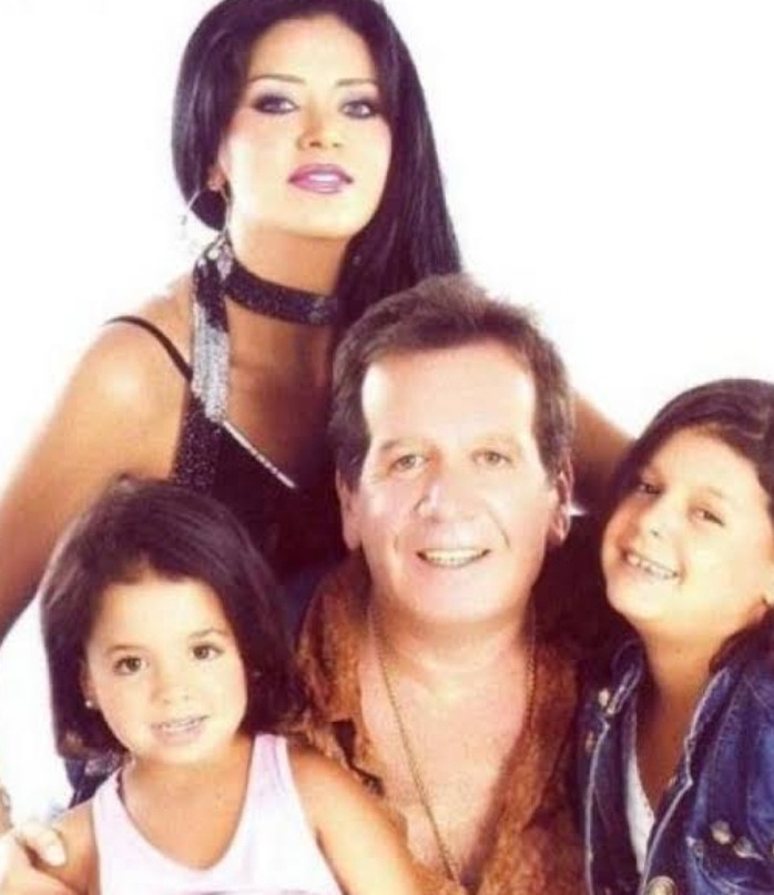 تعليق محمد مختار عقب ظهور ابنته بإطلالة والدتها المثيرة للجدل