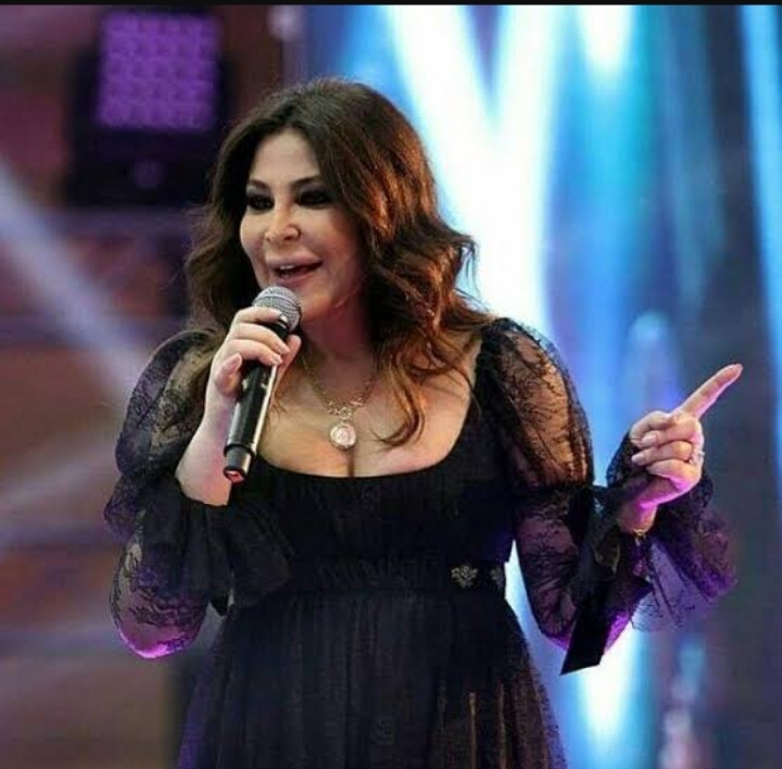 إليسا تكشف سبب تشجيعها للنادي الأهلي