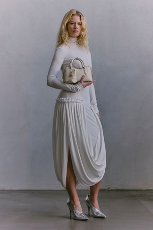 أناقتك بلمسات مرحة وثقة مطلقة من ستيلا مكارتني