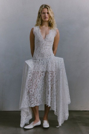 أناقتك بلمسات مرحة وثقة مطلقة من ستيلا مكارتني