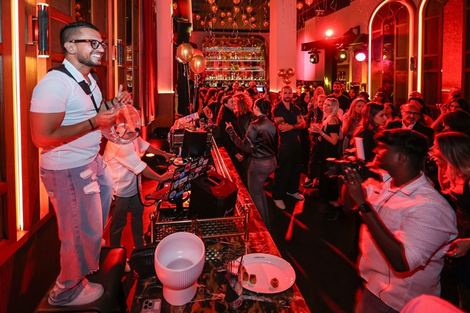 هيلو وكارن وازن يطلقون «الاحتفال بالخير» في قمة المليار متابع