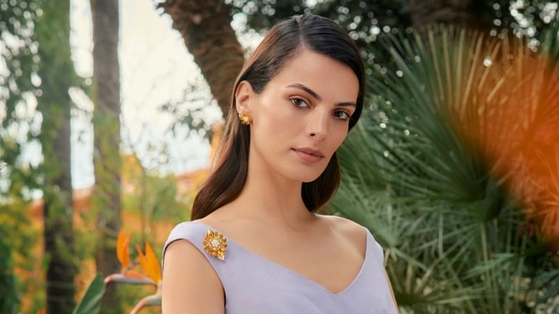 مجوهرات تجسّد الطبيعة الخلابة في مجموعة Fleurs d’Hawaï من فان كليف أند آربلز