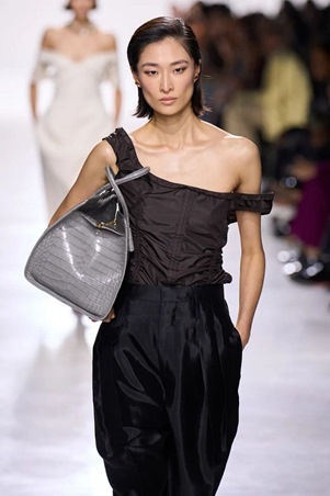 تعرفي إلى ألوان الموسم كما قدمها عرض بوتيغا فينيتا