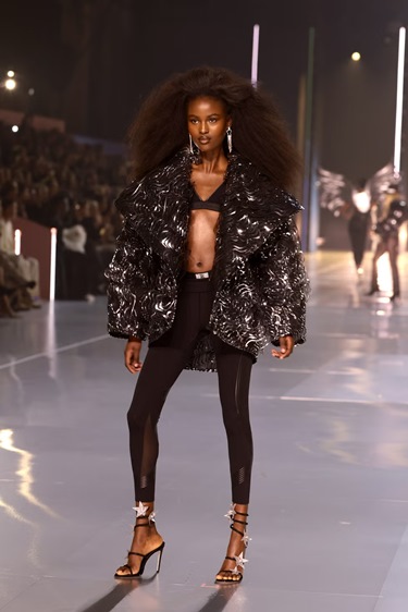 عرض Victoria's Secret يعود بمشاركة أشهر عارضات الأزياء وهذه أبرز محطاته