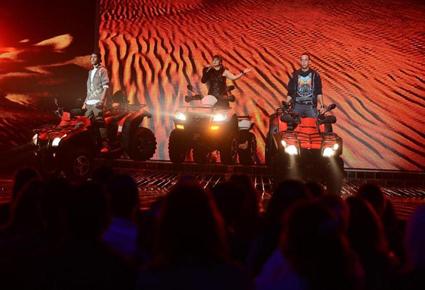 إبراهيم يثير غيرة وائل وخلاف بين إليسا وكارول على إيمان!