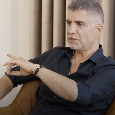 أوزجان دينيز يوجه رسالة مؤلمة لشقيقه وهذه أمنيته الوحيدة