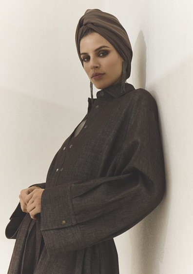 عبايات الخريف... أناقة بهدوء وذكاء