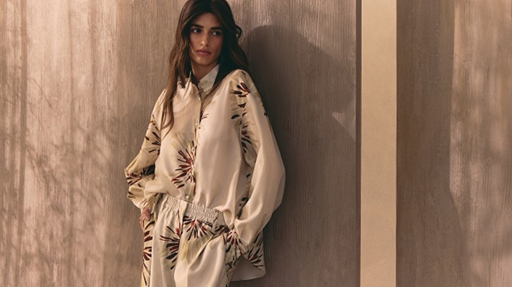 عبايات الخريف... أناقة بهدوء وذكاء