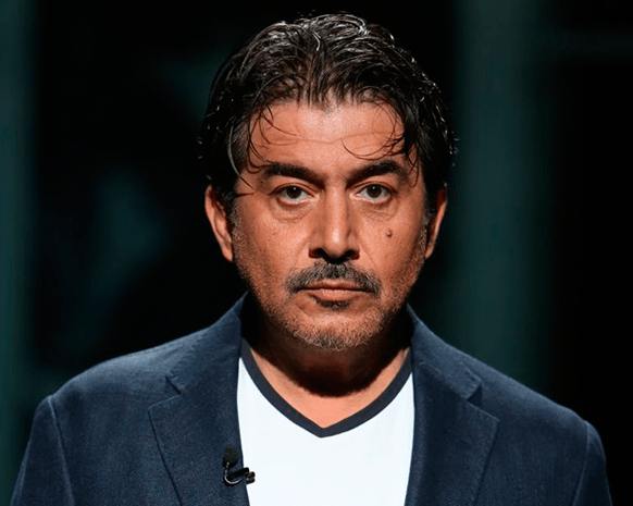 عابد فهد يعيش قصة حب فاشلة ويخاف الماضي