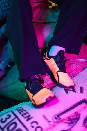 ما الذي يجب أن تعرفيه عن حذاء (NMD V3) الجديد من أديداس