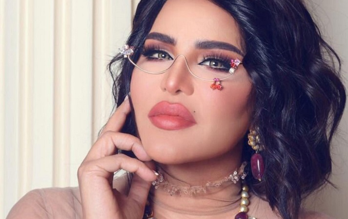 أحلام تُهنِّئ المرأة العمانية في عيدها