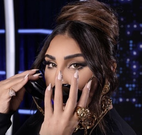 أحلام تتصدر الترند وتكشف سر النظارة السوداء