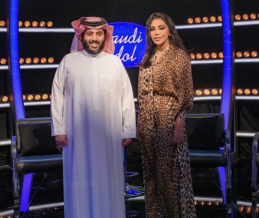 أحلام تتصدر الترند وتكشف سر النظارة السوداء