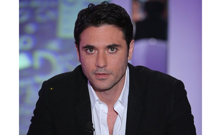 كلبٌ يحمي أحمد عزّ من الإعتداء عليه