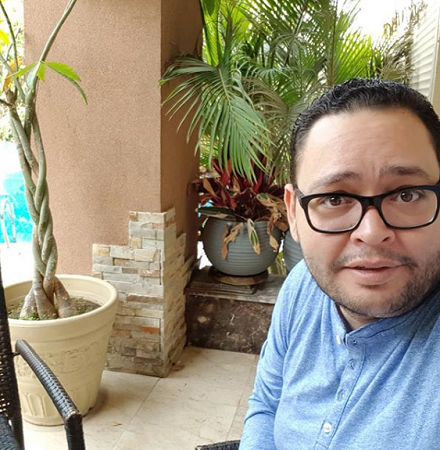 بعد وقوعه ضَحِيّة المقلب.. أحمد رزق في تصرّف صادِم ضد رامز جلال