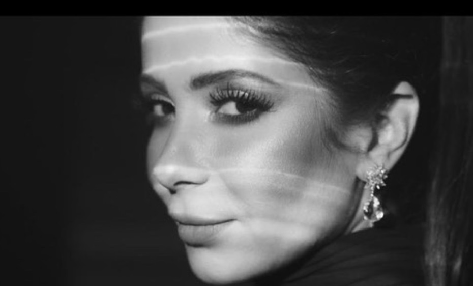 منى زكي تنقل نجاحها من التلفزيون إلى السينما
