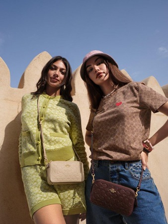 رانيا وتاليا فوّاز بطلتا حملة Coach الجديدة