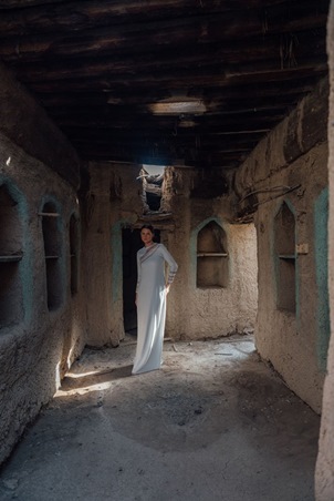 اختاري من تصاميم أمل الرئيسي عباءتك الأنيقة