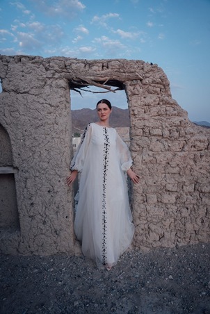 اختاري من تصاميم أمل الرئيسي عباءتك الأنيقة