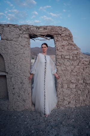 العباءة كما ترينها اليوم مع أمل الرئيسي