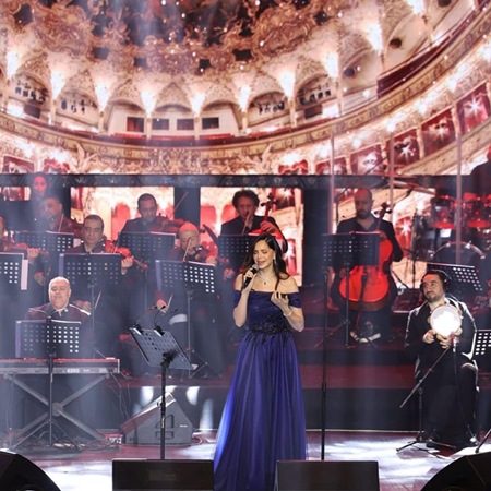 آمال ماهر تعود بحفل كامل العدد والجمهور يلقبها بـ 