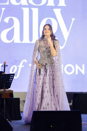 إطلالة فخمة بلمسة ملكية.. آمال ماهر بتوقيع خالد ومروان