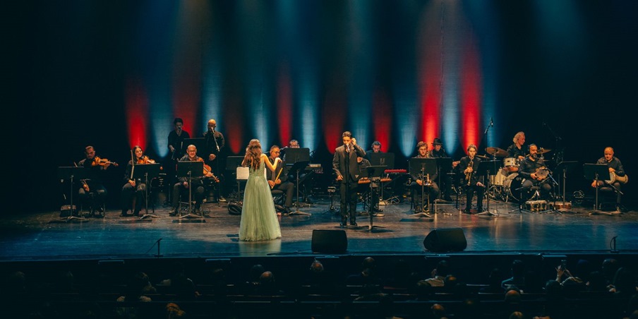 المايسترا أمل القرمازي تجول العالم مع أوركسترا 