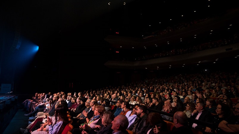 المايسترا أمل القرمازي تجول العالم مع أوركسترا 