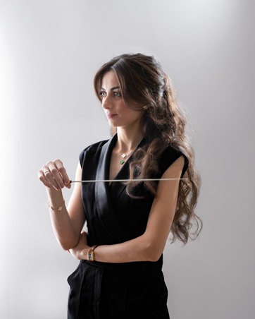 المايسترا أمل القرمازي تجول العالم مع أوركسترا 