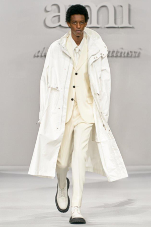 مجموعة ملابس ديناميكية من AMI لخريف وشتاء 2021