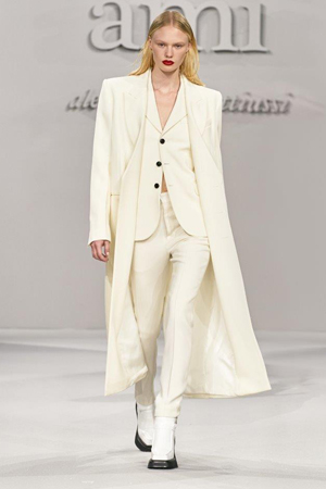 مجموعة ملابس ديناميكية من AMI لخريف وشتاء 2021