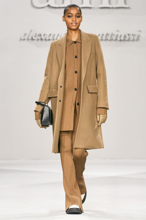 مجموعة ملابس ديناميكية من AMI لخريف وشتاء 2021