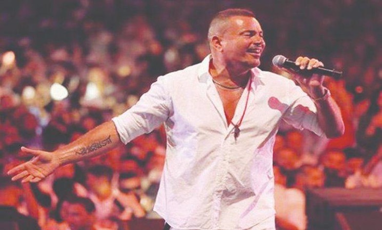 استقبال عمرو دياب في بيروت "بالابيض"‎ | نواعم