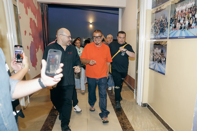 عمرو دياب بلوك مفاجئ في دبي