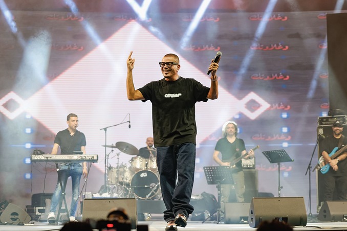 عمرو دياب بلوك مفاجئ في دبي